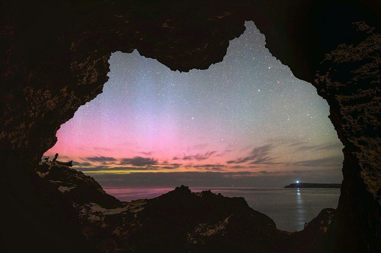 Grotto in Australia, repeating the shape of Australia itself. - Text, The photo, Landscape, Australia, Sea, Sky, Polar Lights