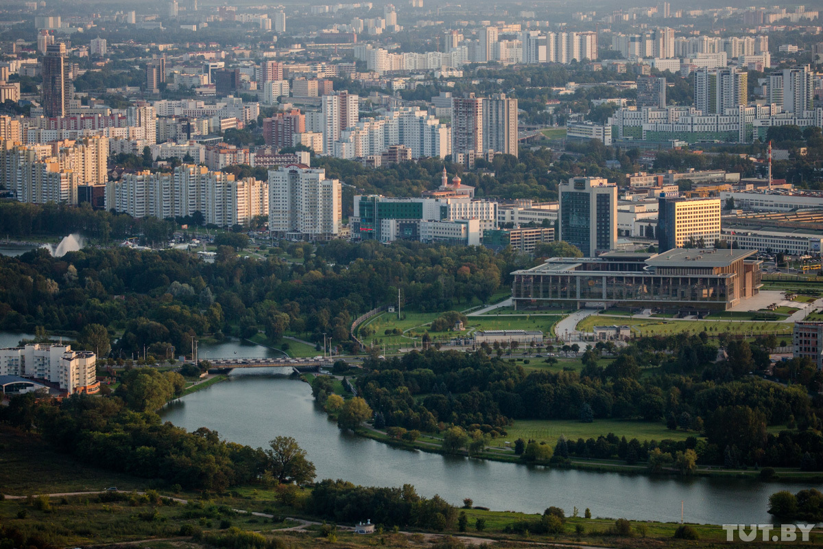 Минск население. Минск население и инфраструктура. Город Минск далеко. В Минске это далеко этот город.