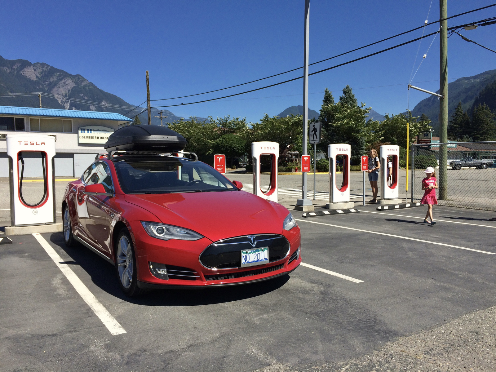 A new type of charging stations from Tesla. - Tesla, Electric car, Recharging, Electricity, Net, Elon Musk, USA, Road, Longpost