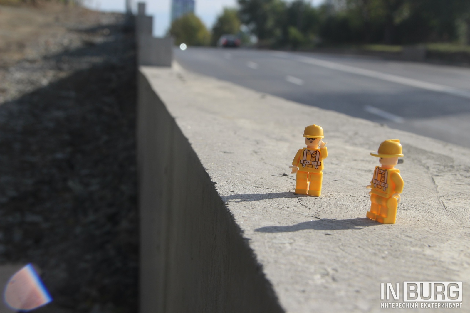 In Yekaterinburg, toys will be forced to repair the sidewalk, which was dug up by road workers - Yekaterinburg, Road workers, Oddities, Longpost