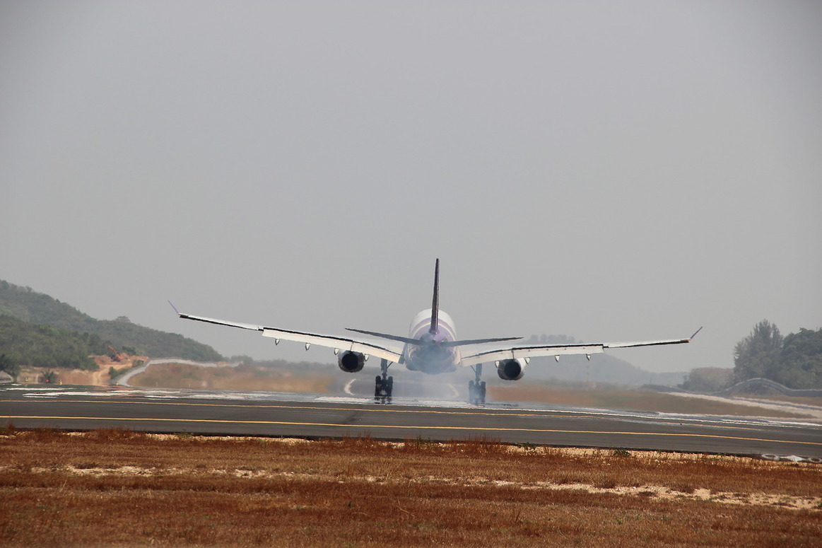 Phuket. - My, Thailand, Phuket, The airport, Observation, Extreme, Video, Longpost