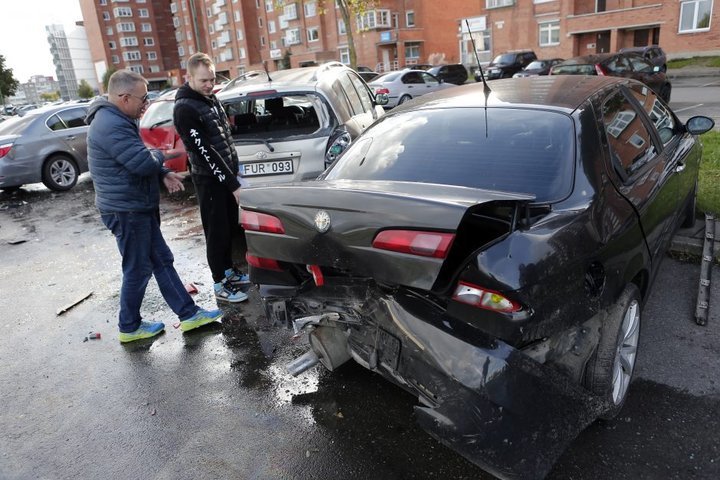 In Klaipeda, a Belarusian rammed 7 cars and disappeared. He was found and fined 5 euros - Republic of Belarus, Lithuania, Road accident, Longpost