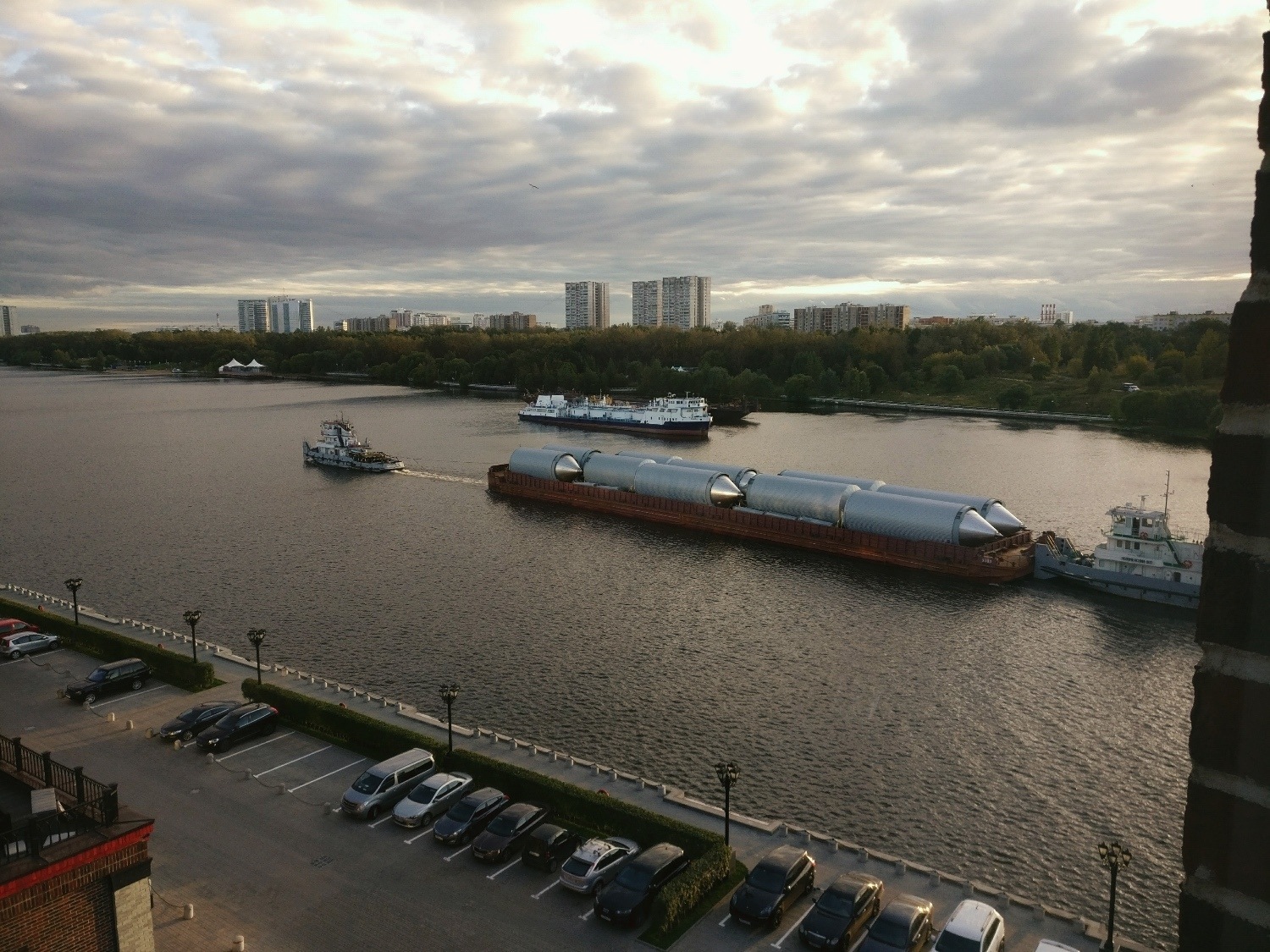 What is being transported? - The strength of the Peekaboo, Tjournal, Khimki reservoir, Barge