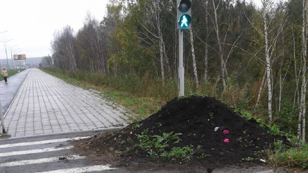 В Екатеринбурге сделали самый бесполезный пешеходный переход в мире. - Екатеринбург, Пешеходный переход, Академический, Гениально