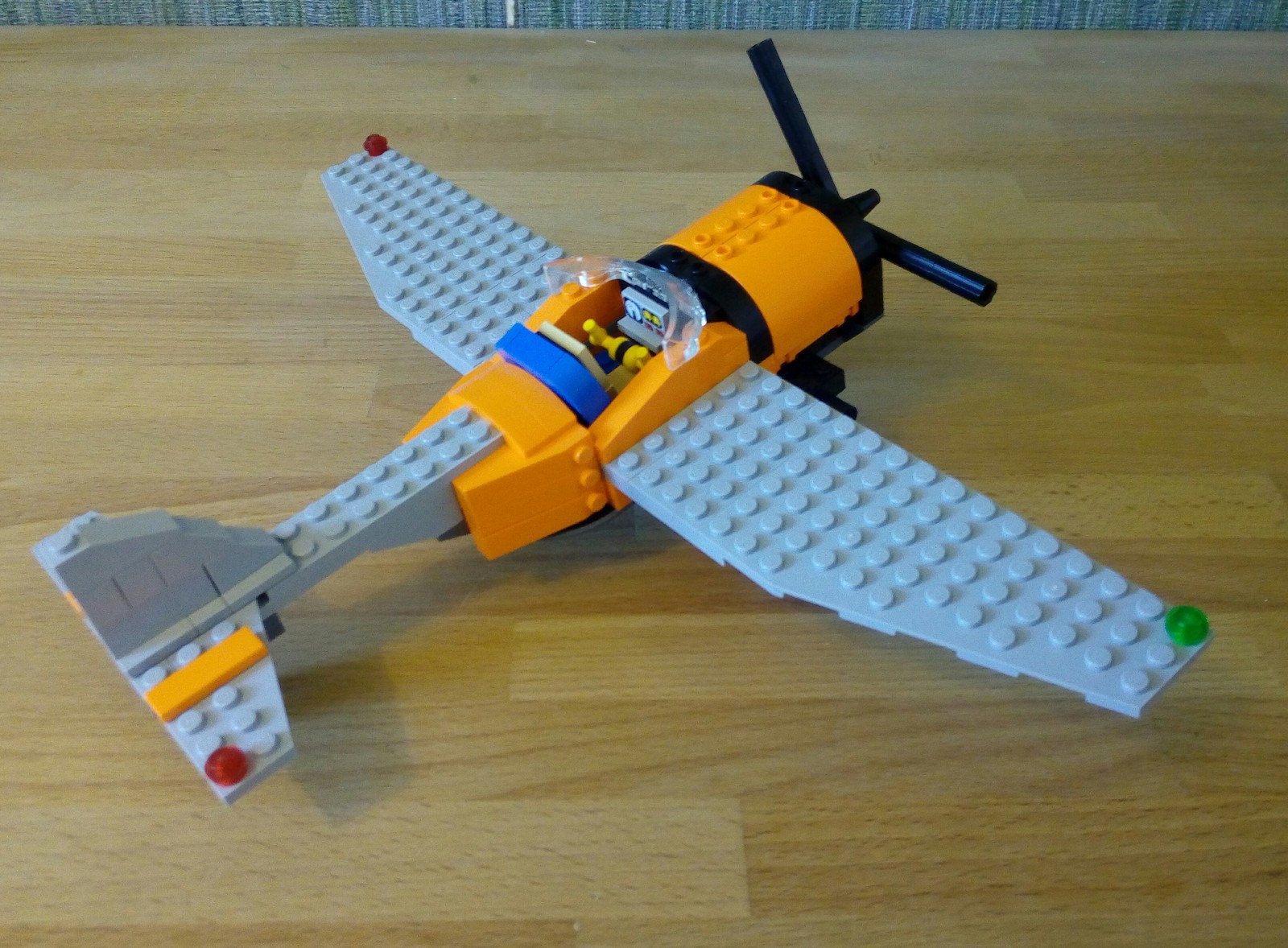 Лего самолет