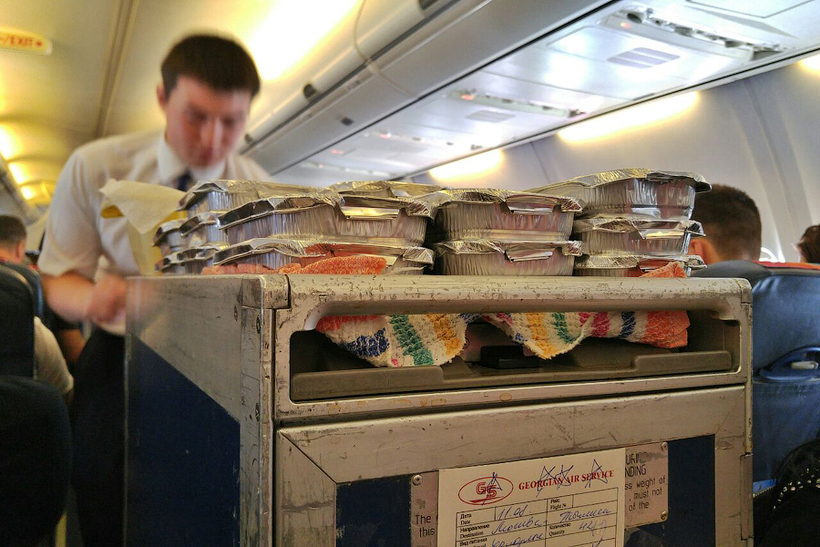 What happens to airplane food that isn't eaten. - Airplane, Nutrition, Travels, Longpost