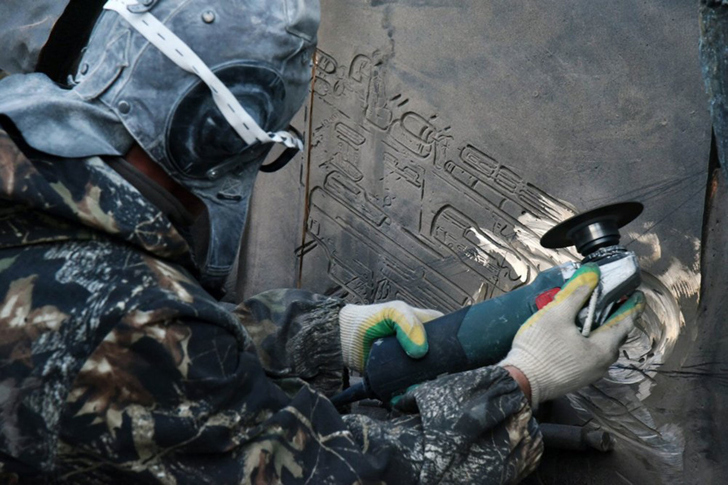 The scheme of the German machine gun was cut down from the monument to Kalashnikov with the help of a grinder - Monument, Kalashnikov, Error, Sculptors, , StG 44