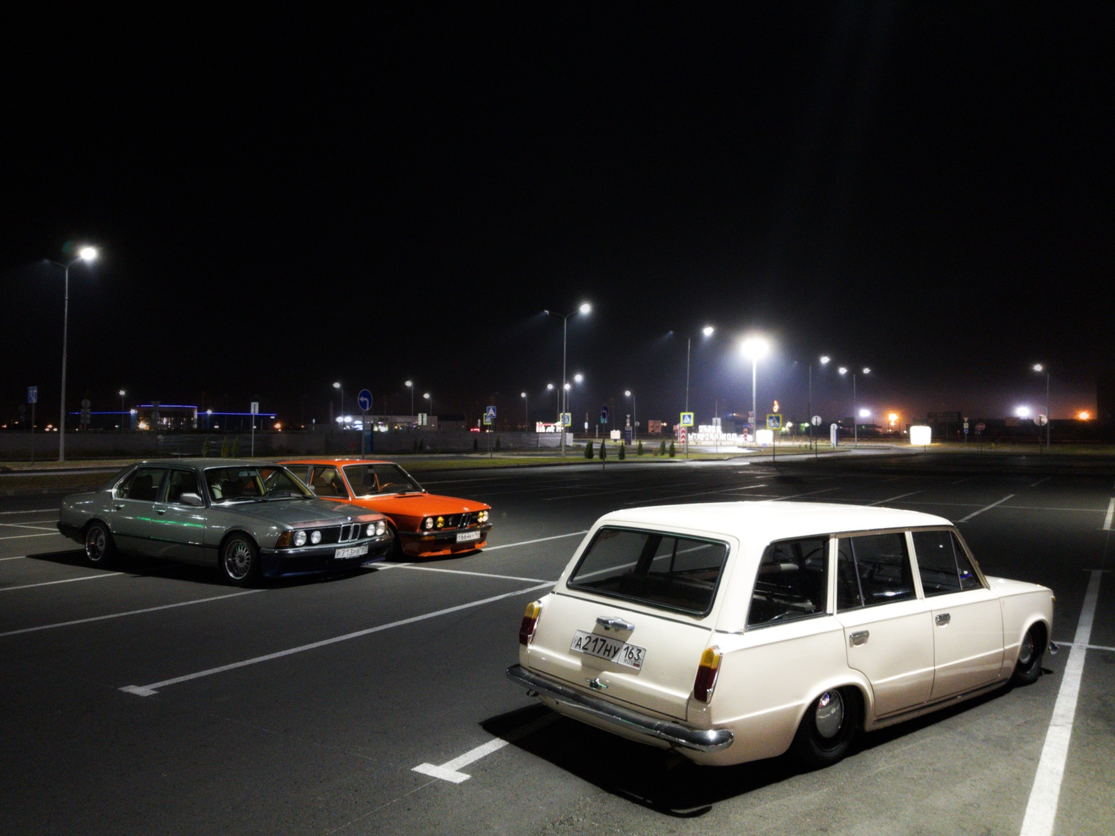 A couple of photos of German old women and an air deuce The photo was taken on Samsung Galaxy s8 plusTolyatti, Aquarelle shopping center - My, Tolyatti, Car, Car for pumping, Bmw, AvtoVAZ, Air suspension, Longpost