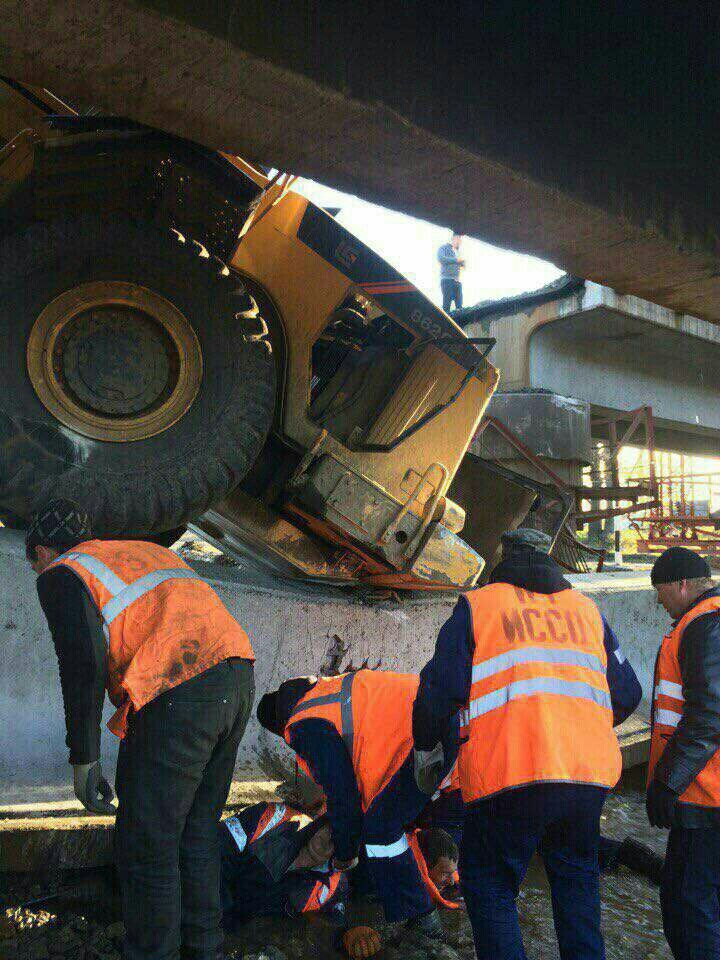 The collapse of the railway bridge at the Ksenyevskaya station of the Trans-Baikal Railway. - Crash, Railway, Transbaikalia, Bridge, Video, Longpost