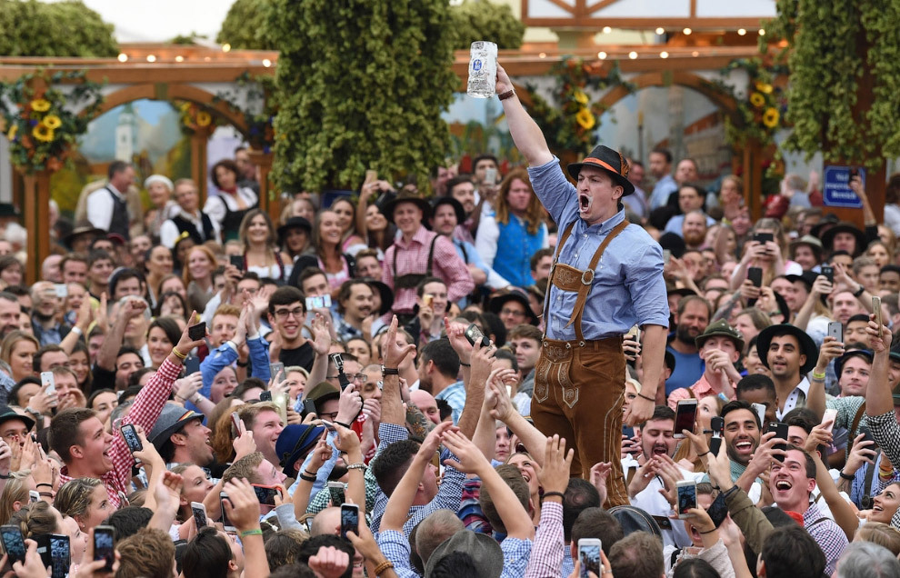 You are at work, and now there is Oktoberfest in Munich) - Oktoberfest, Beer, Girls, Holidays, Munich, Longpost