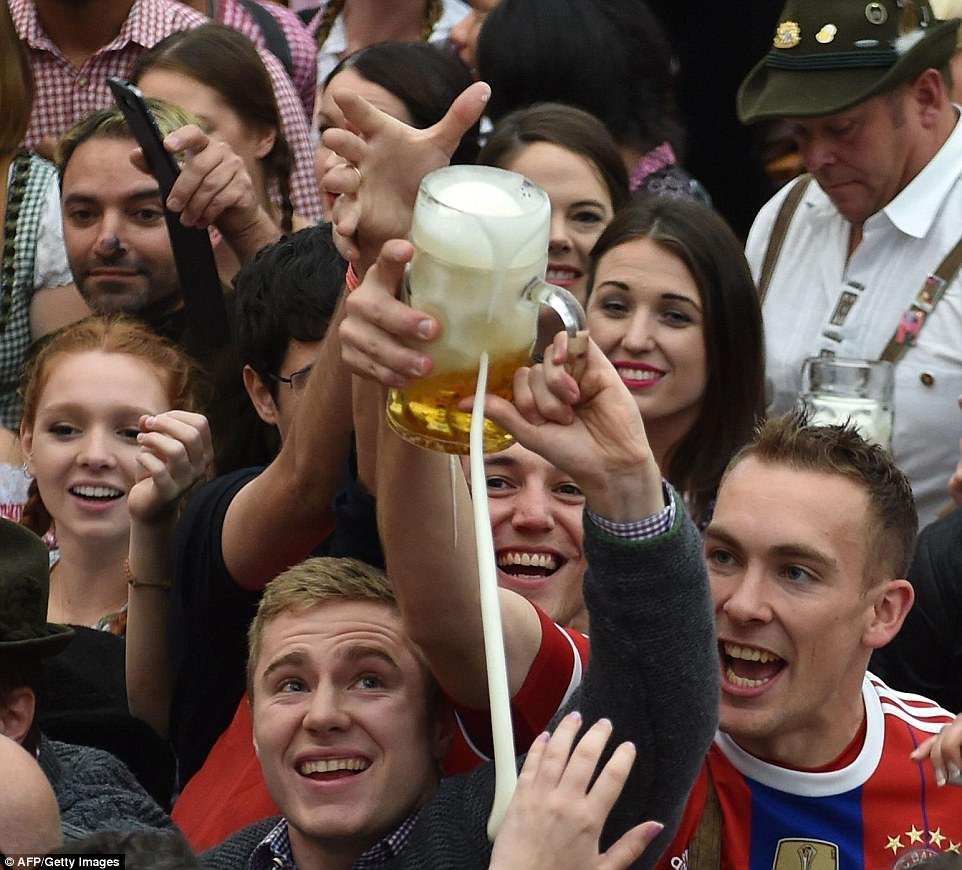 You are at work, and now there is Oktoberfest in Munich) - Oktoberfest, Beer, Girls, Holidays, Munich, Longpost