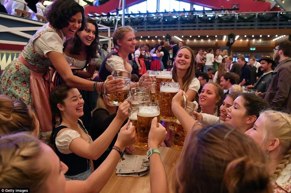 You are at work, and now there is Oktoberfest in Munich) - Oktoberfest, Beer, Girls, Holidays, Munich, Longpost