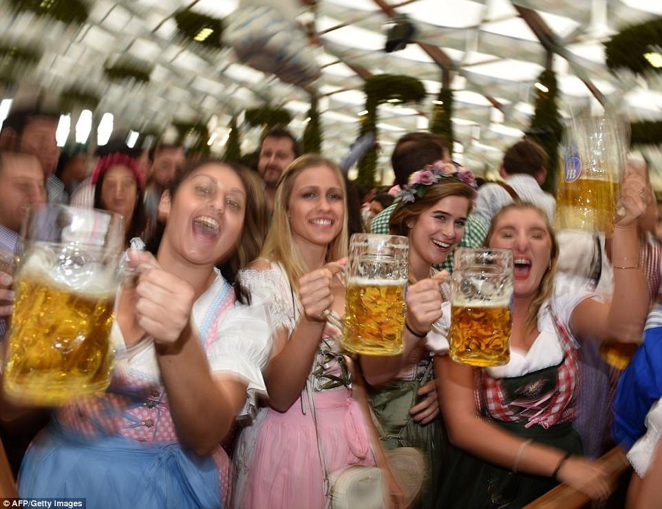 You are at work, and now there is Oktoberfest in Munich) - Oktoberfest, Beer, Girls, Holidays, Munich, Longpost