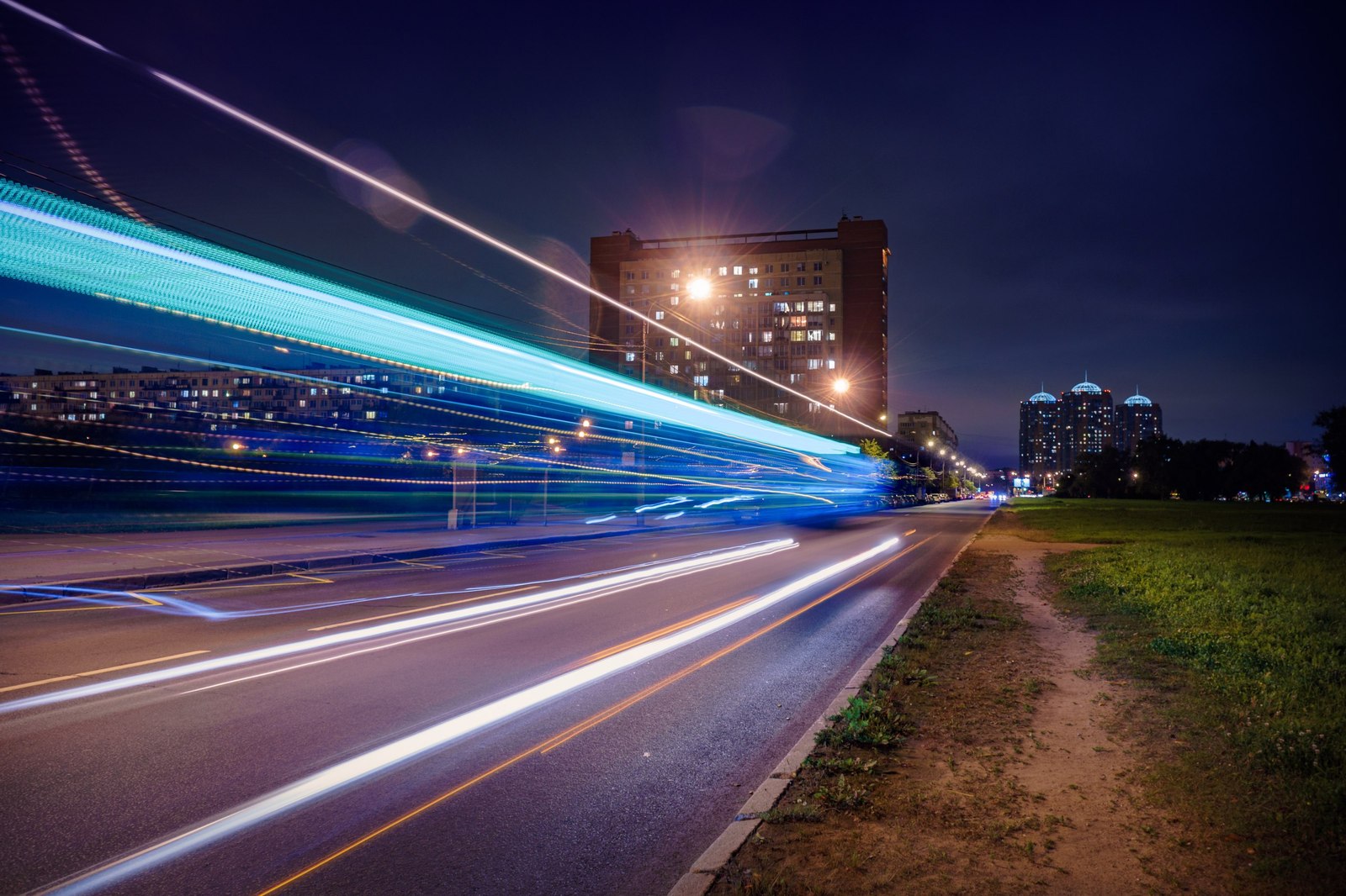 The bus goes into hyperspace. - My, Night, Kupchino, Bus, The photo, Long exposure, Hyperspace