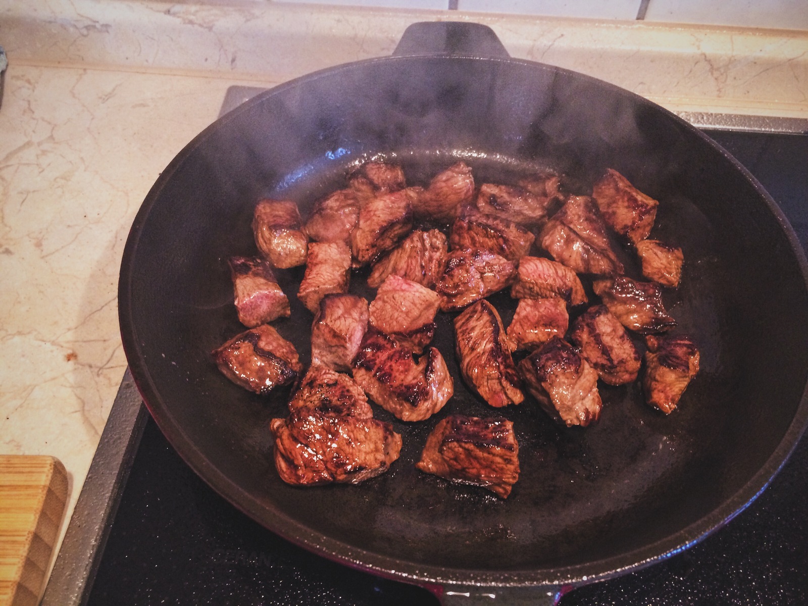 Мясо жаренное на сковородке