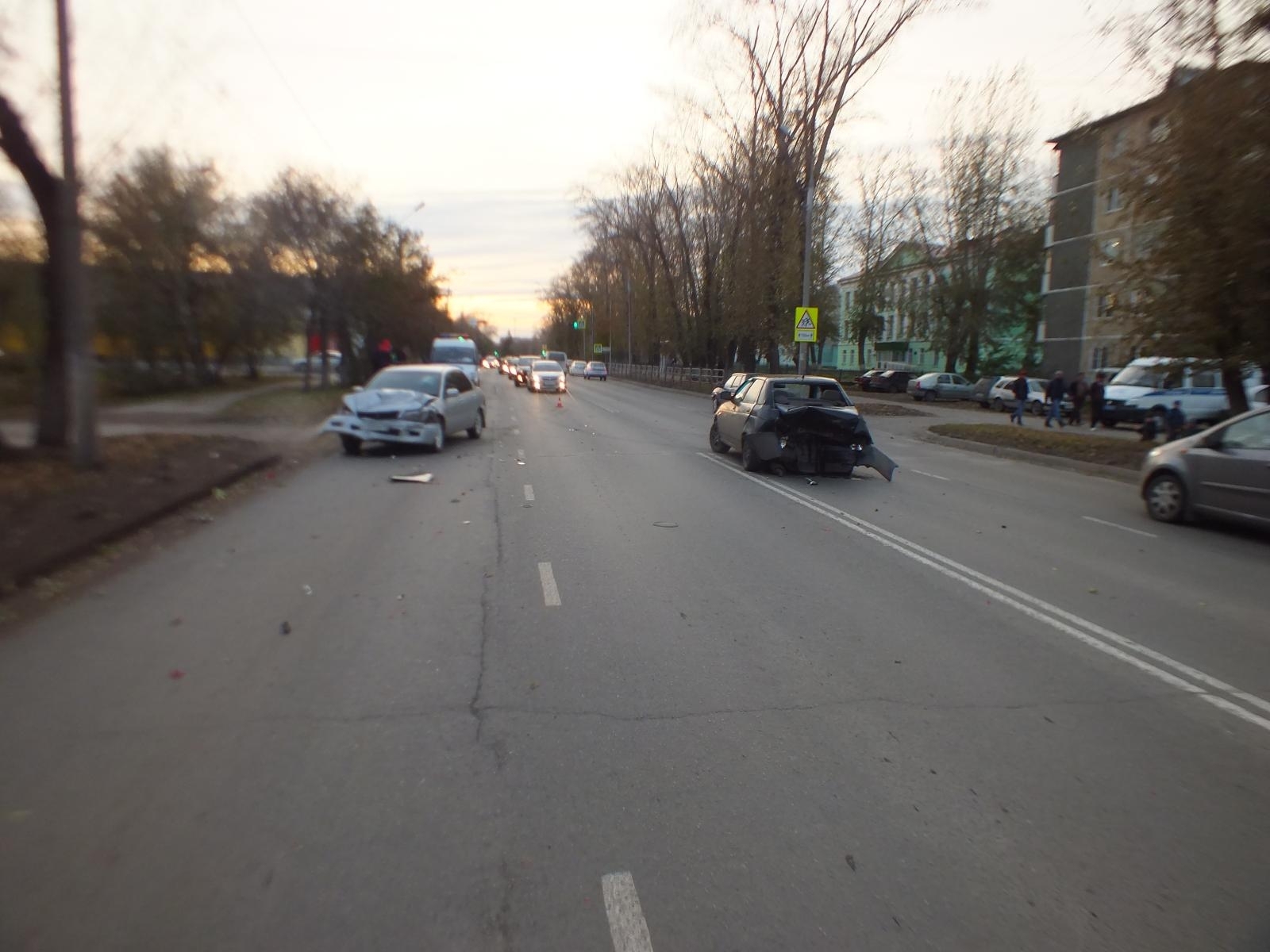 В Кургане пьяная автоледи покалечила двух мужчин | Пикабу