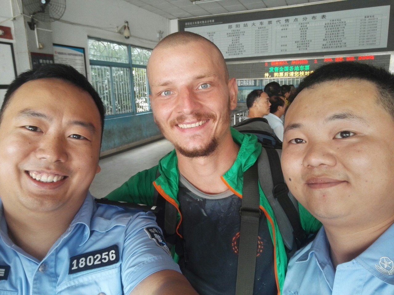 Hitchhiking in China. How the cops caught me and then I got on the train - My, China, Hitch-hiking, Police