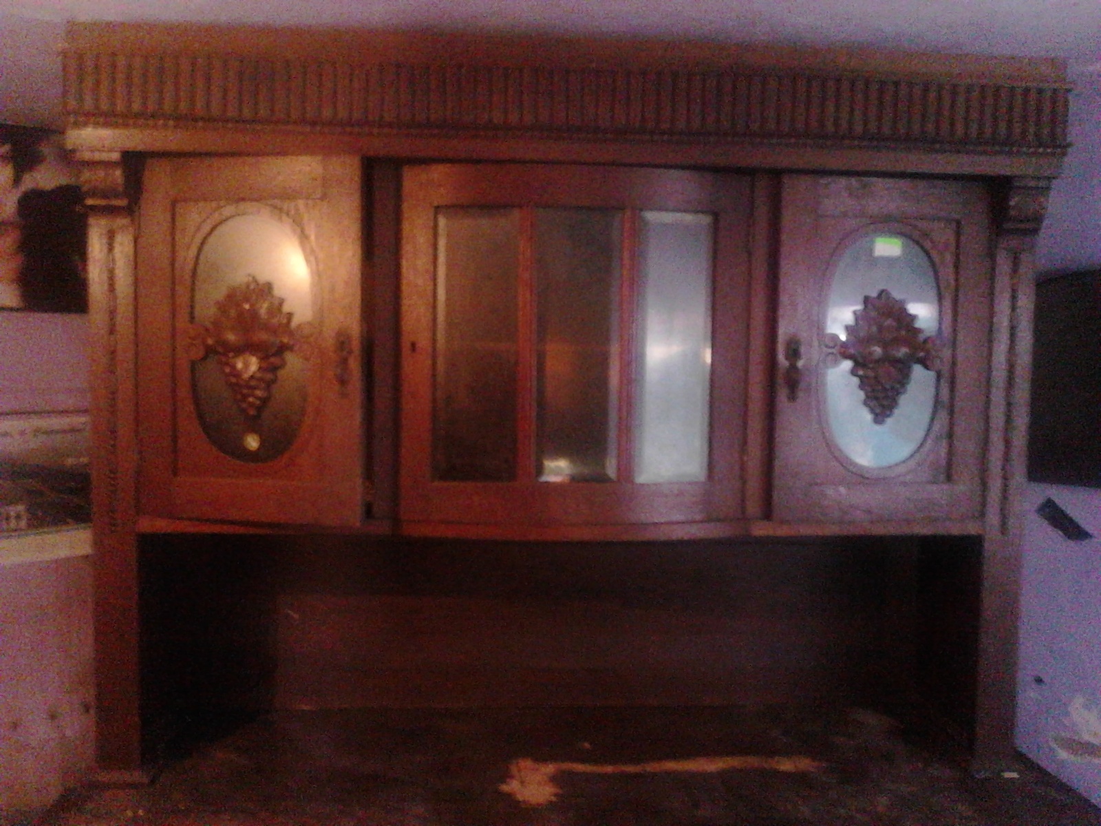 Please help with the identification of the cabinet (buffet?) - My, Vintage, Closet, Help, Identification, League