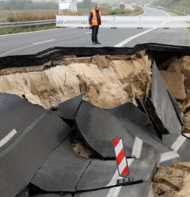 About German quality: Eastern Autobahn collapsed in Germany (PHOTO, VIDEO) - Germany, Autobahn, Video, Longpost