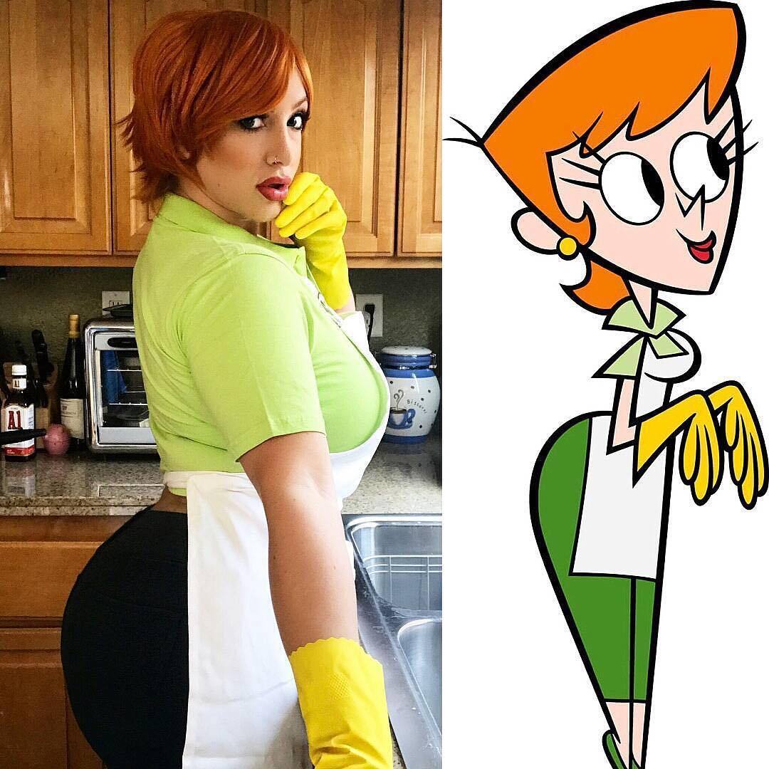 Dexter's mom cosplay