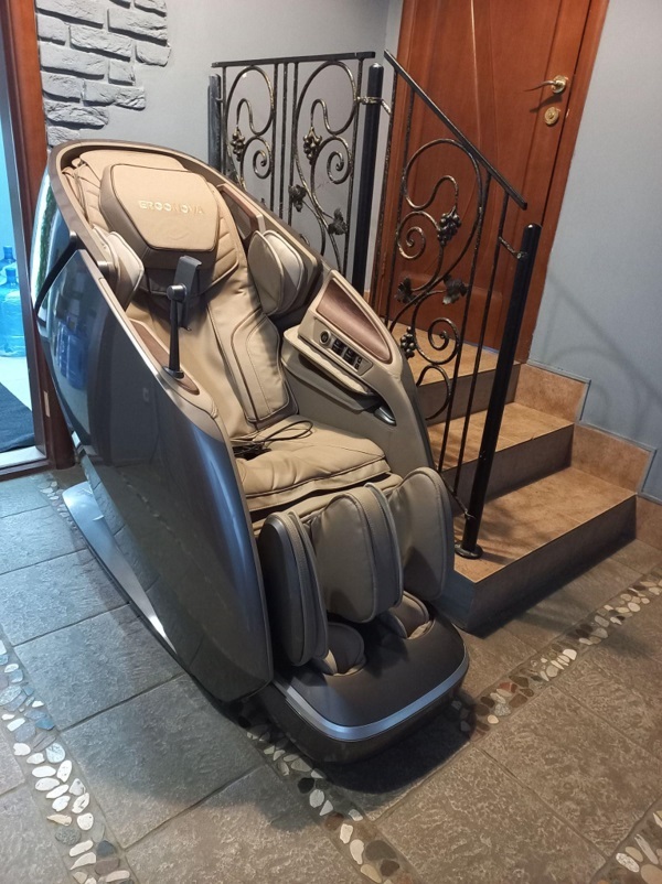 Вот так выглядит наш красавец (или красавица?). Модель Ergonova Phantom 5D, стоит 890 000 руб (ага, как чугунный мост).