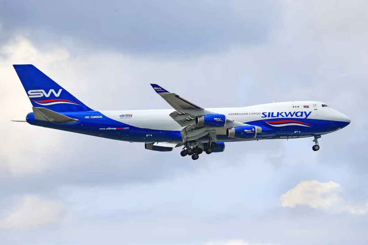 Азербайджанский Boeing 747 прилетел не в тот город и остался почти без топлива - Моё, Авиация, Полет, Самолет, Аэропорт, Boeing 747, Пилот, Длиннопост