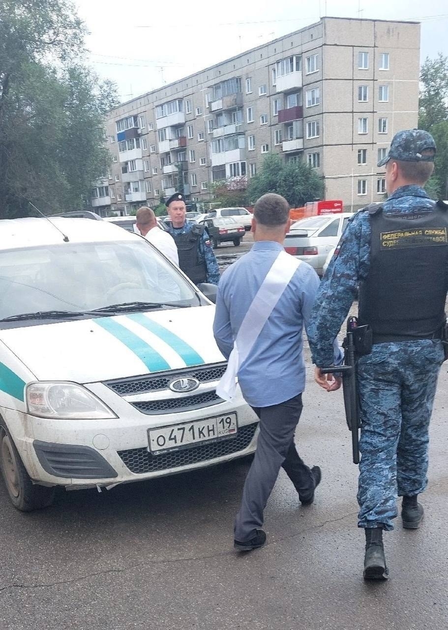 In Khakassia, a groom and best man were taken away from their wedding due to child support arrears from a previous marriage. - Alimony, Former, Divorce (dissolution of marriage), Accordion