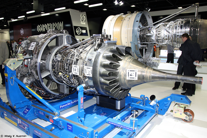 ��������� PowerJet SaM146 � ��������� ���������� ������������ �� ���������� ����-2013. ����: ������� �������, Wikimedia Commons_(524-36).jpg), CC BY-SA 4.0.