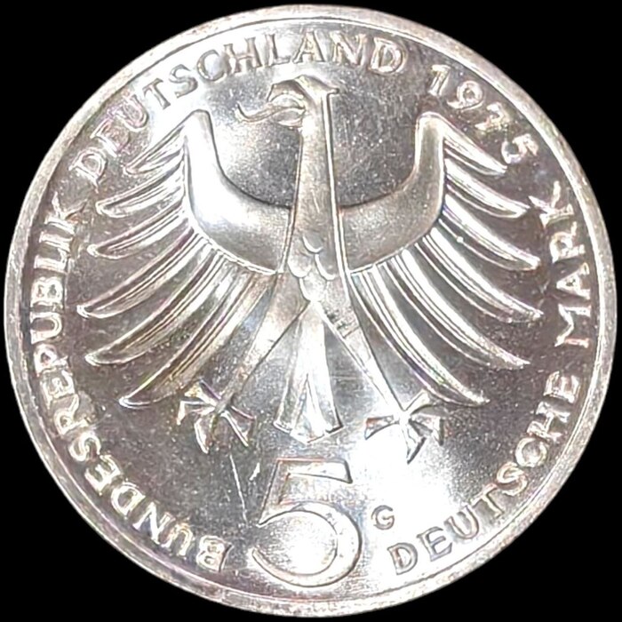 � ������ ������ ������� ������ �5 DEUTSCHE MARK�, ��� ������� �1975� � �������� �����������-�������� �BUNDESREPUBLIK DEUTSCHLAND� (������������ ���������� ��������). 