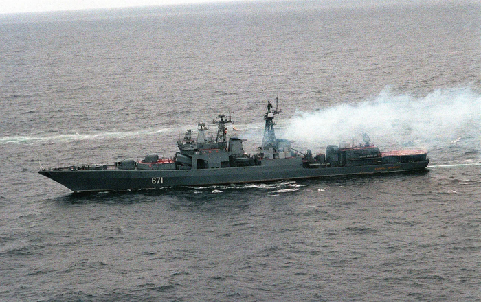 Корабли ВМФ РФ сопроводили торговые суда в территориальных водах Британии