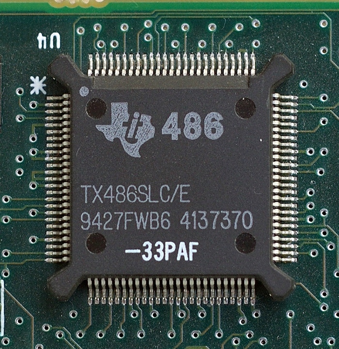 486SLC/DLC производился IBM и Ti. Чипы обоих вендоров отличались между собой в основном объёмом кэша. Фото Appaloosa с Вики
