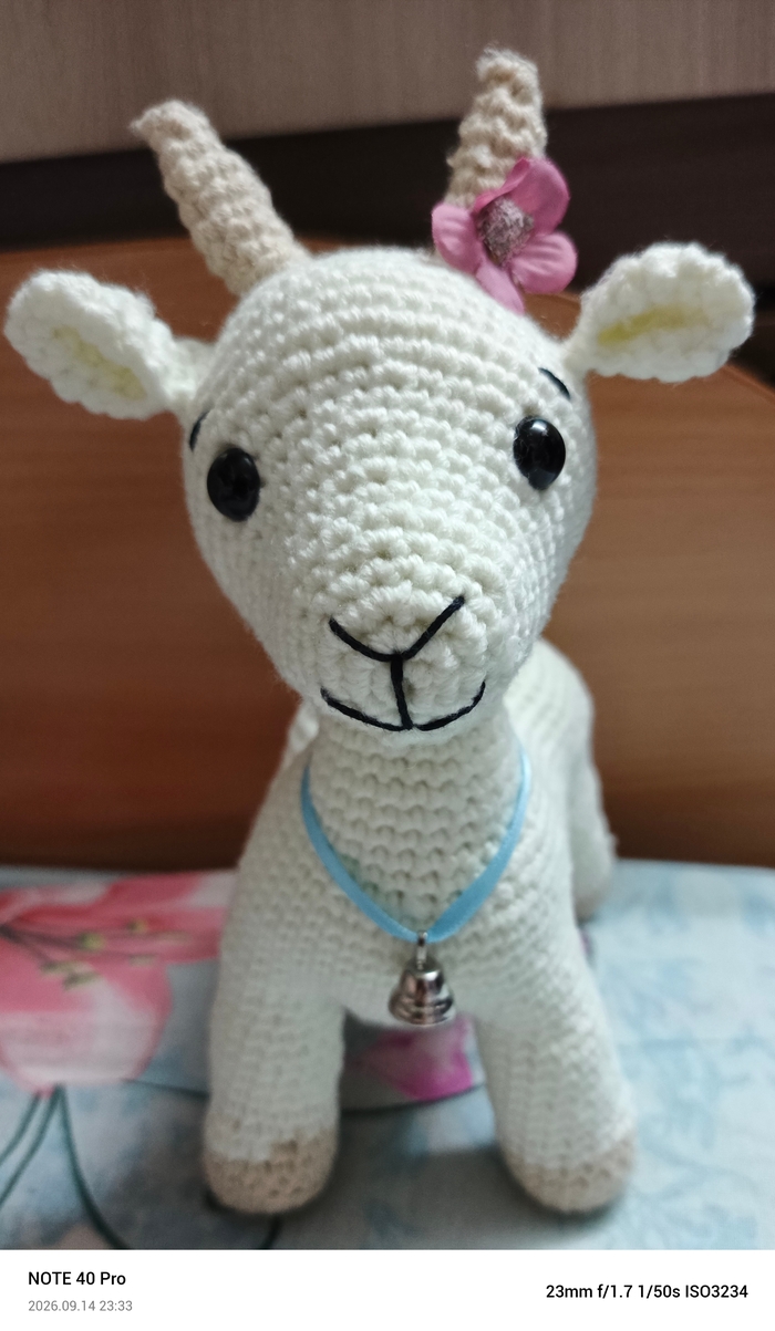 Козочка по набору для вязания игрушек крючком
