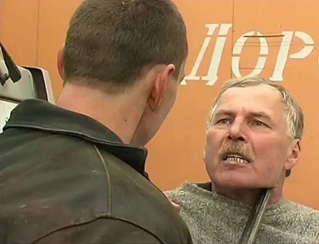 Ответ на пост «Памятники лезут отовсюду»