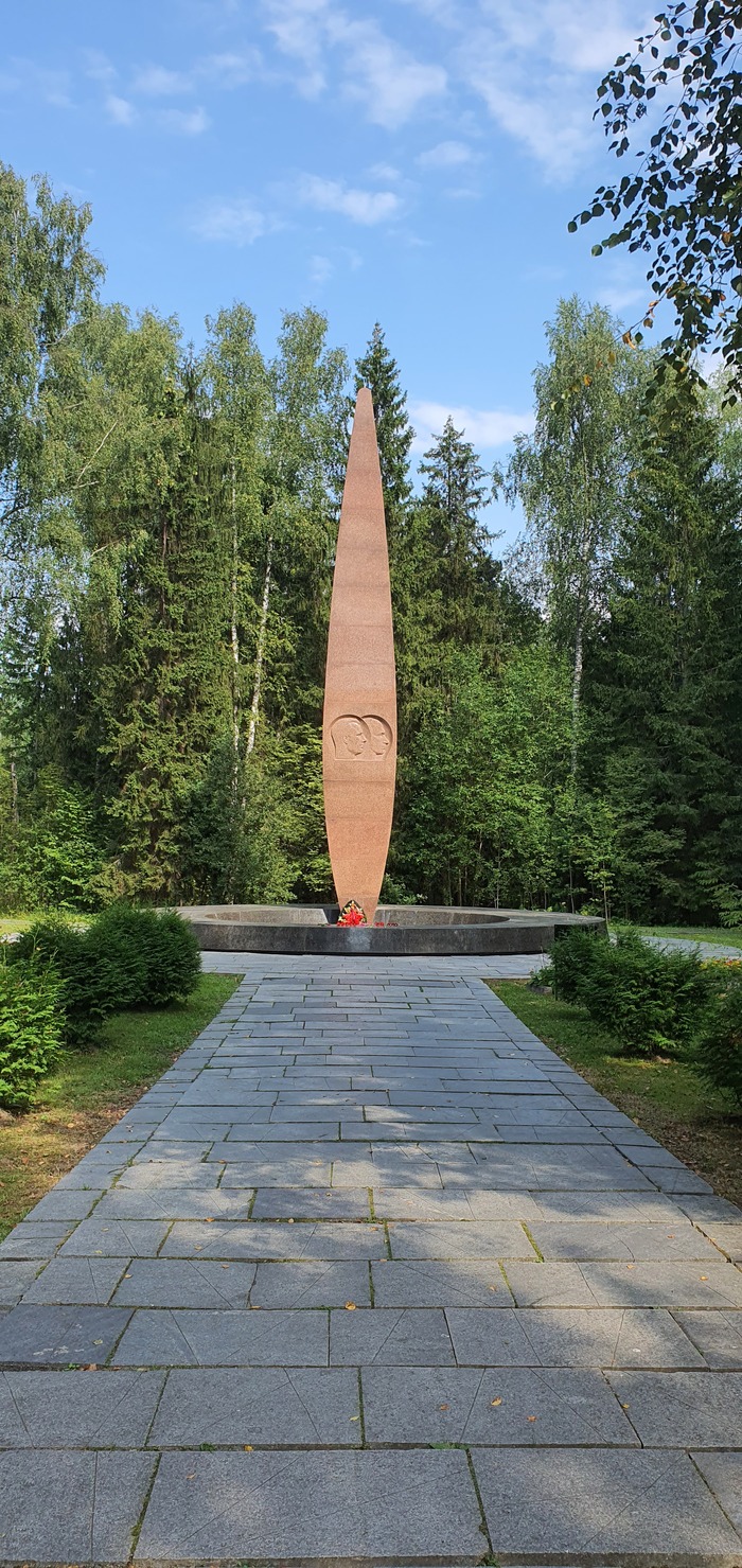 Просто памятник