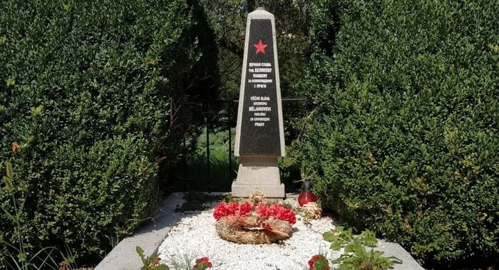 Памятник красноармейцу Белякову, погибшему в мае 1945 года при освобождении Праги