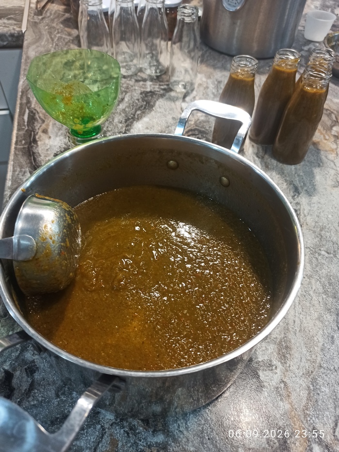 Бурая жижа.