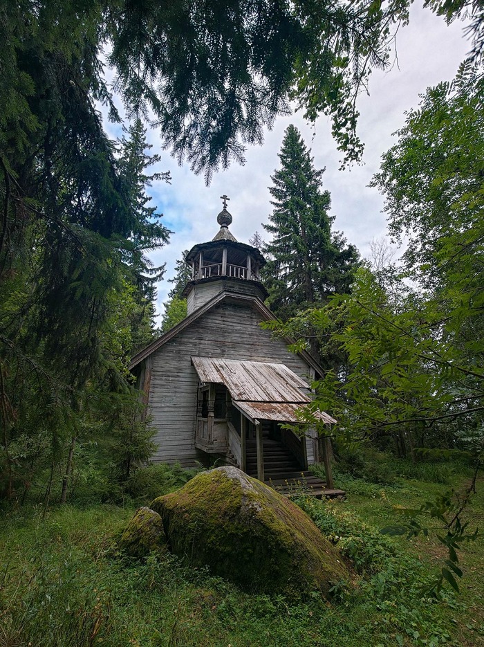 Эта на какой-то закрытой территорий находится, что, впрочем нам не помешало
