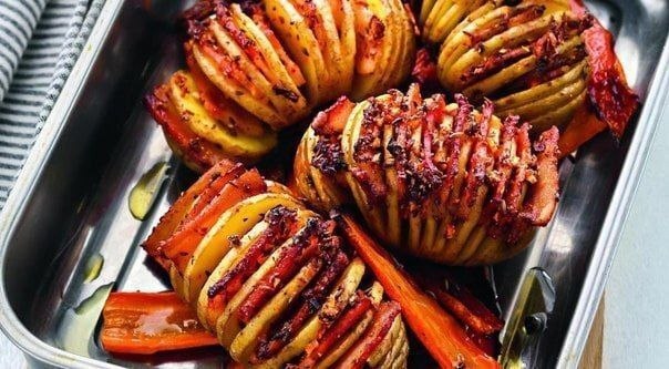 Картофель запечённый ссалом и морковью