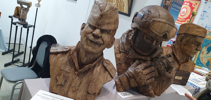 Русский солдат, фигуры из дерева