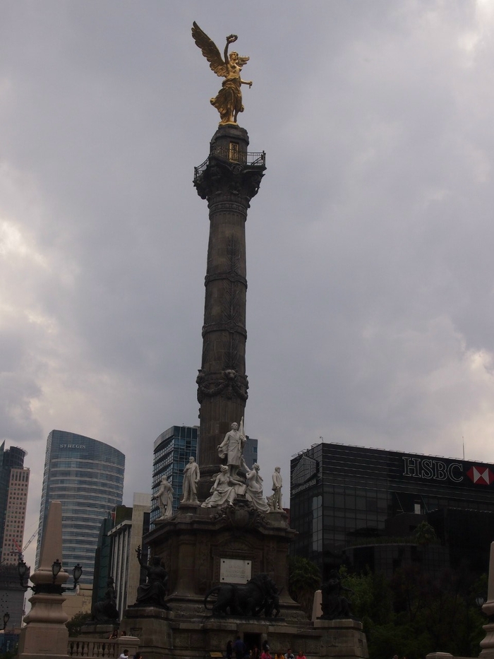 ����� ������������� (El Ángel de la Indepndencia)��� ���� �� ����� ���������� �������� ������ � ���� ������. ���� ��� ��� ������������� ������ �������