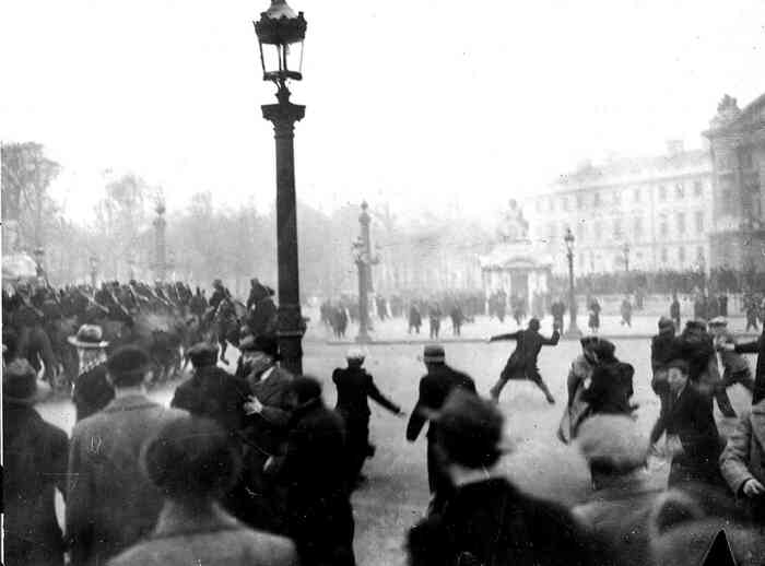 1934 — Кризис 6 февраля.