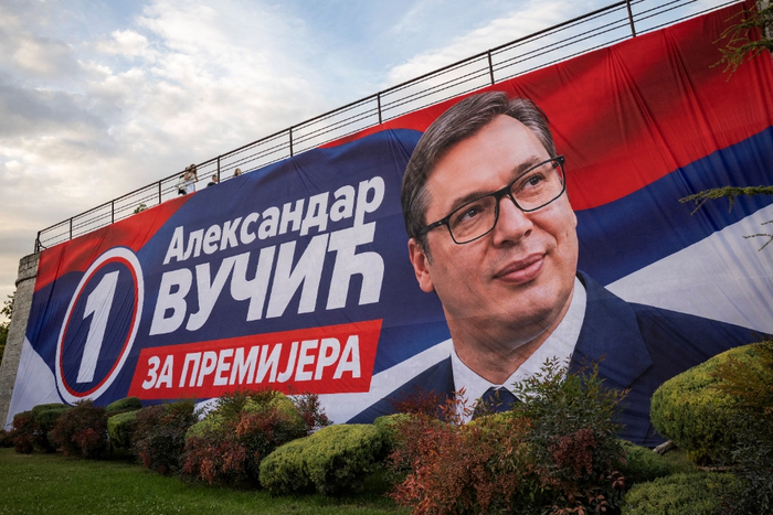 К сожалению для Вучича, за 12 лет он так и не смог выстроить отношения с молодёжью и с интеллигенцией. Фото: Reuters/ MARKO DJURICA
