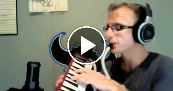 Бонго кэт пианино. Смешное исполнение песен. Смешное исполнение песен. The offspring - 2021 - let the bad times roll. Кот на пианино.