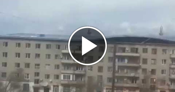 Махачкала буря. Махачкала буря. Ураган в махачкале сегодня. Город махачкала ветерок. Махачкала буря.