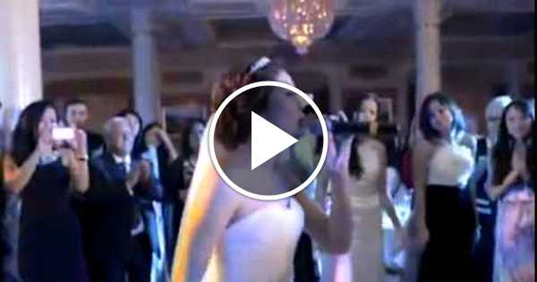 Казахский хит под который танцует. Невеста поёт жениху на свадьбе. Казахские танцы на свадьбе. Казахская свадьба прикол. Казахские танцы на свадьбе Веселые.
